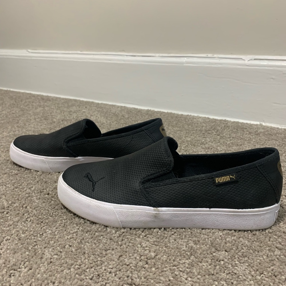 Barely worn Puma slide on shoes.